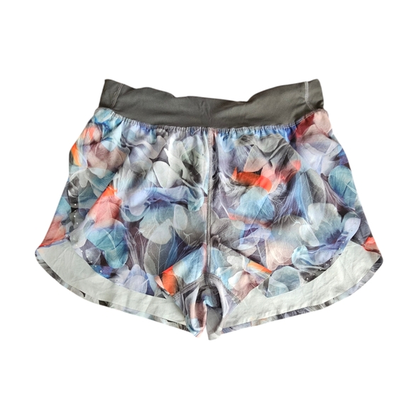 Lululemon Fast and Free Reflective High-Rise Classic-Fit Short 3" Luminescent 6 - Picture 4 of 15